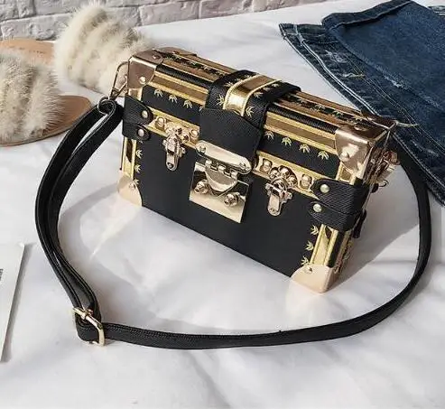 Hot selling!!2019 new fashion women strap Small square bag leather bag Free shipping
Hot selling!!2019 new fashion women strap Small square bag leather bag Free shipping