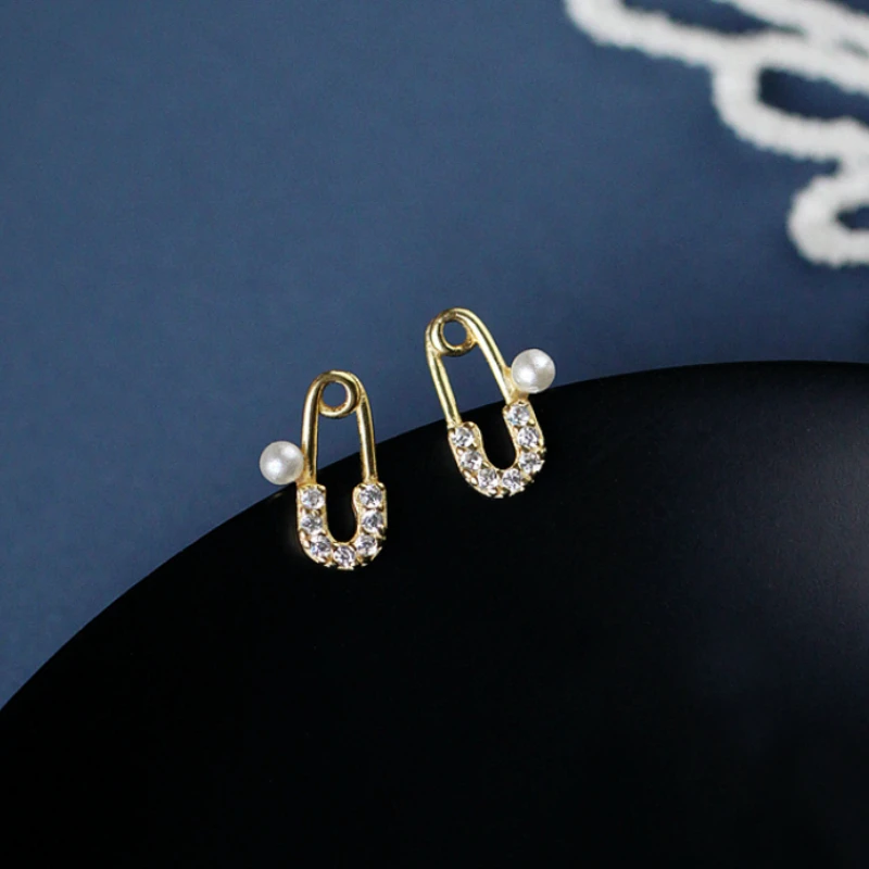 Unique Designer Golden Paperclip Safety Pin Stud Earrings Fashion Elegant Women Jewelry Zircon Imitation Pearl Earring
Unique Designer Golden Paperclip Safety Pin Stud Earrings Fashion Elegant Women Jewelry Zircon Imitation Pearl Earring