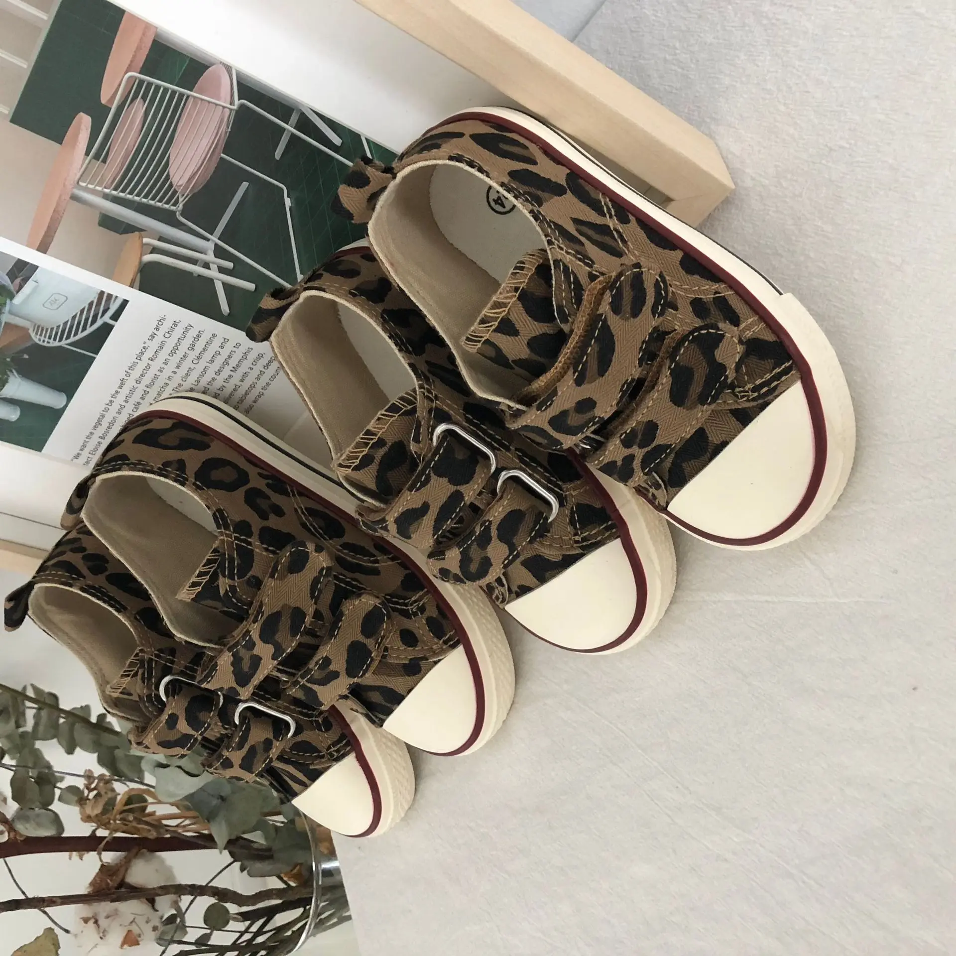 Korean children's shoes 2019 spring and summer baby girls boys Leopard magic board shoes infant girls canvas single shoe board
Korean children's shoes 2019 spring and summer baby girls boys Leopard magic board shoes infant girls canvas single shoe board
