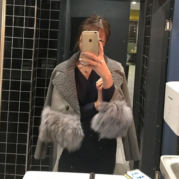 Winter Lamb Fur Splicing Temperament of The New 2019 Joker Maomao Short Coat Lapel Long Sleeve Leather Fashion Jacket Coat Women
Winter Lamb Fur Splicing Temperament of The New 2019 Joker Maomao Short Coat Lapel Long Sleeve Leather Fashion Jacket Coat Women