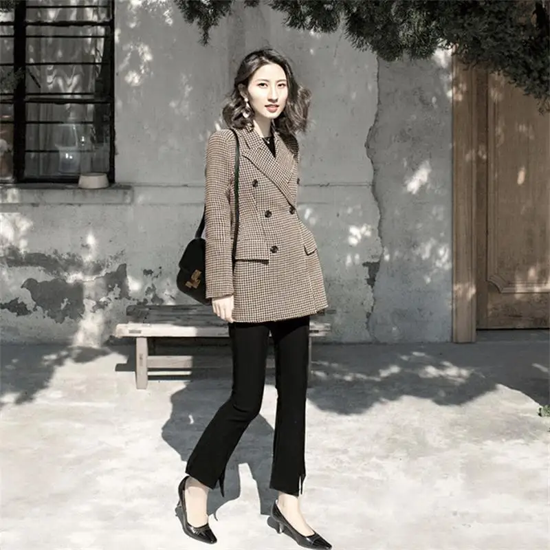 Fashion women's plaid small suit wild female long section Korean Slim waist double breasted suit spring and autumn trend
Fashion women's plaid small suit wild female long section Korean Slim waist double breasted suit spring and autumn trend