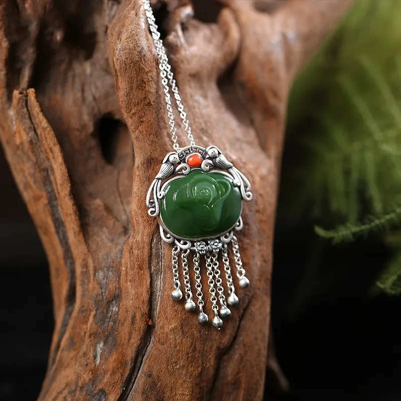S925 pure silver retro inlaid natural stone lotus magpie fringe lady sweater chain pendant
S925 pure silver retro inlaid natural stone lotus magpie fringe lady sweater chain pendant