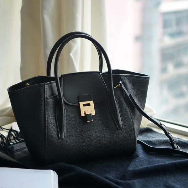 package ms grace best lap layer cowhide leather deformation hand the bill of lading shoulder slope across packages
package ms grace best lap layer cowhide leather deformation hand the bill of lading shoulder slope across packages