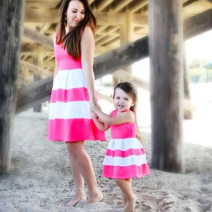 Mommy and me family matching mother daughter striped patchwork dresses mom and daughter dress kids parent child outfits clothes
Mommy and me family matching mother daughter striped patchwork dresses mom and daughter dress kids parent child outfits clothes