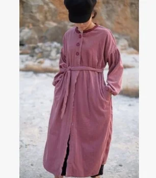 New products listed in the spring 2019, the original design of high-end loose big yards corduroy women dust coat
New products listed in the spring 2019, the original design of high-end loose big yards corduroy women dust coat