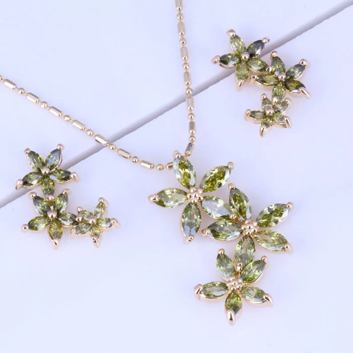 Gorgeous Yellow Gold Color Necklace/Pendant/Stud Earrings Green Imitation Peridot Flower Cluster Jewelry Sets X0176
Gorgeous Yellow Gold Color Necklace/Pendant/Stud Earrings Green Imitation Peridot Flower Cluster Jewelry Sets X0176