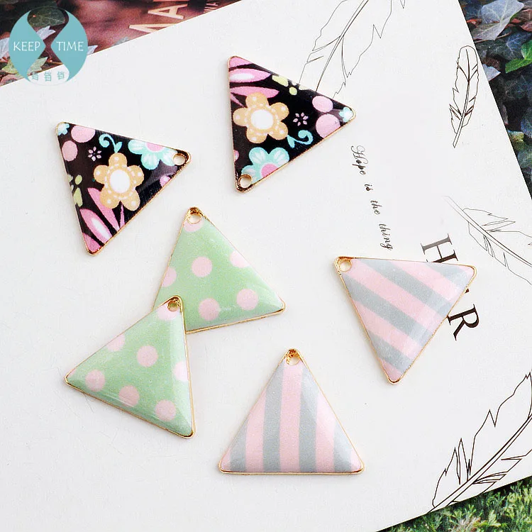 Small fresh pattern simple triangle triangle earrings pendant earrings necklace jewelry material DIY alloy
Small fresh pattern simple triangle triangle earrings pendant earrings necklace jewelry material DIY alloy