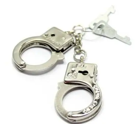 Vintage Silver Thumb Keys Open Police Holder Simulation Handcuffs Charm KeyChain For Keys Car Bag Key Ring Handbag Key Chain
Vintage Silver Thumb Keys Open Police Holder Simulation Handcuffs Charm KeyChain For Keys Car Bag Key Ring Handbag Key Chain
