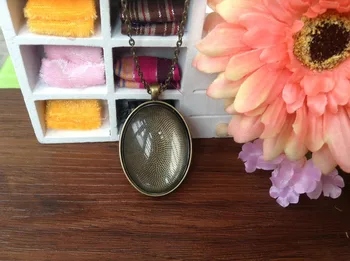 20 Sets,Bronze Oval Pendant Tray Blanks 30 x 40 mm Pendant Settings with Matching Glass Cabochons with Chain
20 Sets,Bronze Oval Pendant Tray Blanks 30 x 40 mm Pendant Settings with Matching Glass Cabochons with Chain