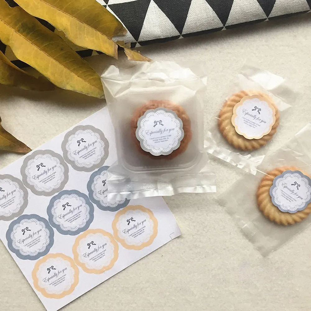180pcs Zigzag Bow Flower Shape Food Tag Sealing Label Package Bakery Chocolate Cookie Cake Scrapbooking Sticker Party Decoration
180pcs Zigzag Bow Flower Shape Food Tag Sealing Label Package Bakery Chocolate Cookie Cake Scrapbooking Sticker Party Decoration