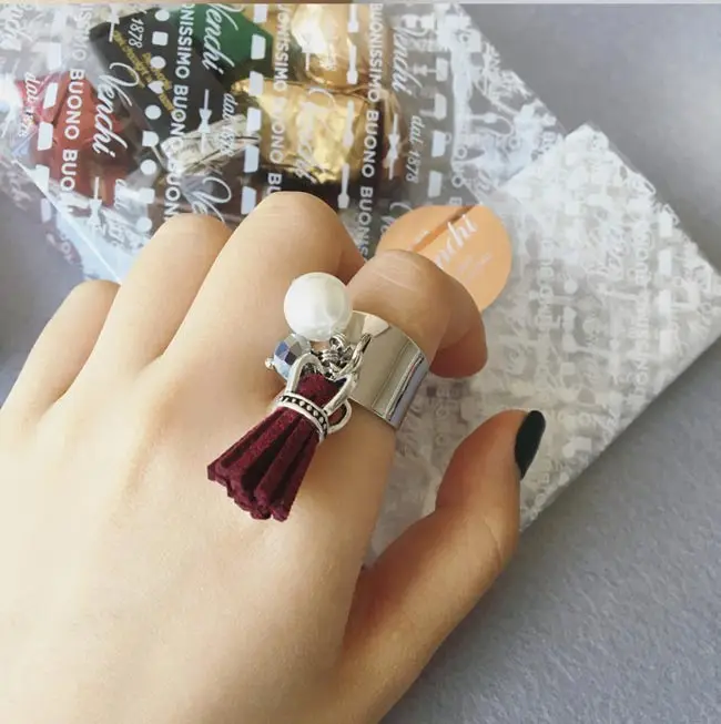 Spring New Geometric Crown Tassel Ring Opening Fashion Acrylic Beads Imitation Pearl Index Finger Rings Charm Wrap Ring bijoux
Spring New Geometric Crown Tassel Ring Opening Fashion Acrylic Beads Imitation Pearl Index Finger Rings Charm Wrap Ring bijoux