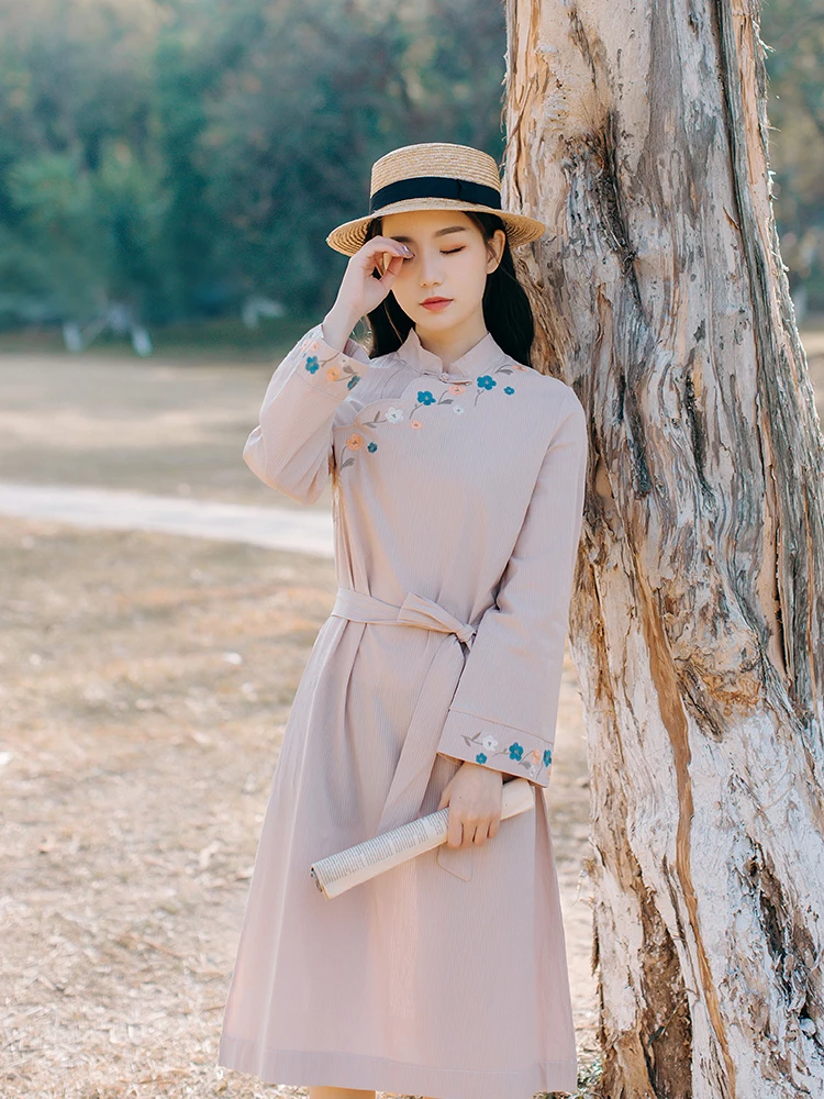 2019 summer new retro collars button embroidery in the long Chinese modified cheongsam dress Japanese dress
2019 summer new retro collars button embroidery in the long Chinese modified cheongsam dress Japanese dress
