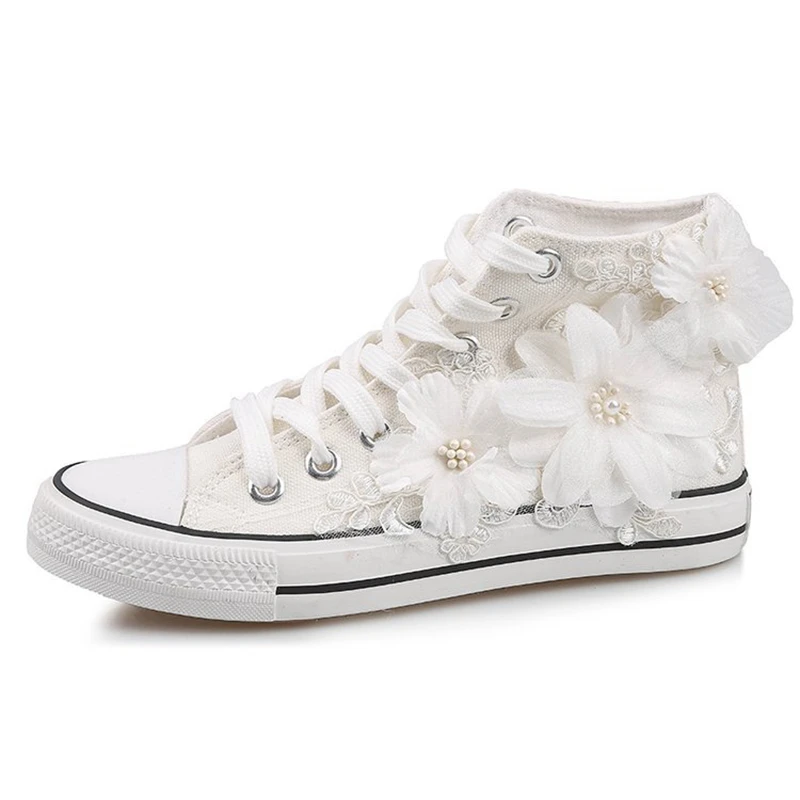 2018 autumn new fashion simple three-dimensional flower canvas shoes women lace decorative flat shoes.
2018 autumn new fashion simple three-dimensional flower canvas shoes women lace decorative flat shoes.