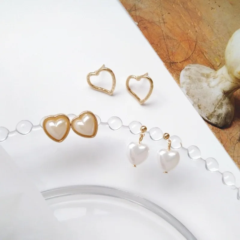 Simple Fashion Korean Love Shape Small Stud Earrings for Women Girl Temperament Imitation Pearl Jewelry Accessories Couples Gift
Simple Fashion Korean Love Shape Small Stud Earrings for Women Girl Temperament Imitation Pearl Jewelry Accessories Couples Gift