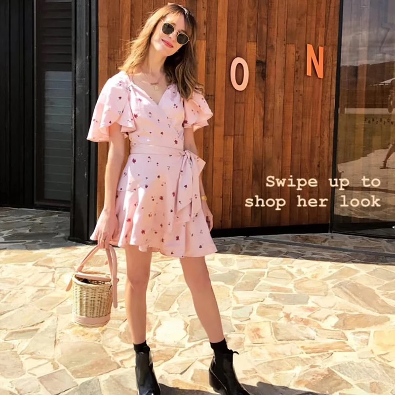 Women's V-neck Printing Lacing High Waist Satin Wrapped Chest Temperament Fresh Dress
Women's V-neck Printing Lacing High Waist Satin Wrapped Chest Temperament Fresh Dress
