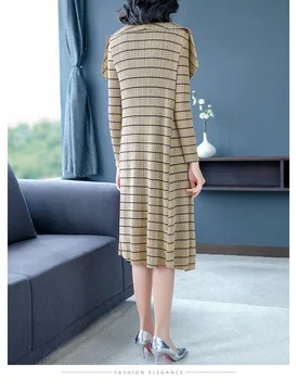 Women Pleated Spring Garment New Style Slim Loose Striped Large-size Jacket Coat
Women Pleated Spring Garment New Style Slim Loose Striped Large-size Jacket Coat