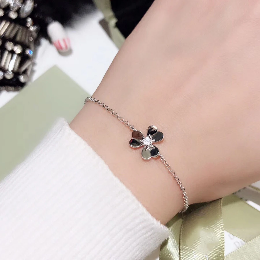 Fashion Classic Brand Clover Bracelet Luxury Real 925 Sterling Silver Jewelry For Women Wedding Party Daily High Quality Bijoux
Fashion Classic Brand Clover Bracelet Luxury Real 925 Sterling Silver Jewelry For Women Wedding Party Daily High Quality Bijoux