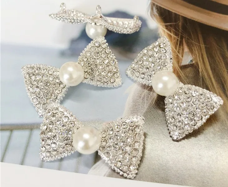 New 5 pcs High grade Silver metal Rhinestone jacket buttons shirt Sweater button Decorations Accessories 2.3X4.0cm Free shipping
New 5 pcs High grade Silver metal Rhinestone jacket buttons shirt Sweater button Decorations Accessories 2.3X4.0cm Free shipping