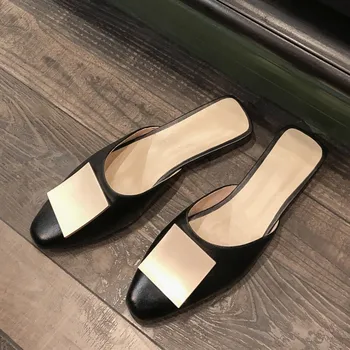 GPOKHDS 2019 women slippers soft Cow leather Summer black color metal decoration Rome style square toe low heels sandals party
GPOKHDS 2019 women slippers soft Cow leather Summer black color metal decoration Rome style square toe low heels sandals party