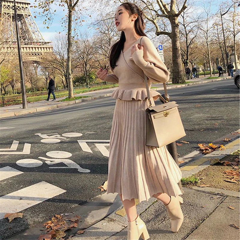 Women Fashion New Autumn Winter Two Piece Suit Long Sweater Pullover Skirt Female Ruffles V Neck Elegant Knitwear 2 Piece Set D4
Women Fashion New Autumn Winter Two Piece Suit Long Sweater Pullover Skirt Female Ruffles V Neck Elegant Knitwear 2 Piece Set D4