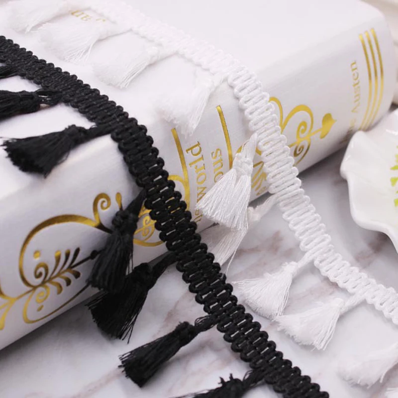 50yards White Black Pom Pom Drop Tassel 4cm Pompoms Trim Ball Fringe Lace Ribbon Apparel Sewing Fabric DIY Handmade Material
50yards White Black Pom Pom Drop Tassel 4cm Pompoms Trim Ball Fringe Lace Ribbon Apparel Sewing Fabric DIY Handmade Material
