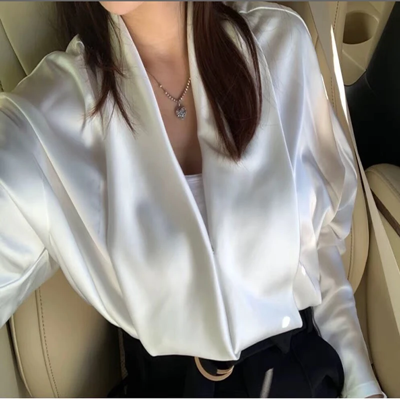 2019 Korean Spring Elegant Women Shirt Retro Silk V Collar Loose White Shirt Chiffon Full Solid V-Neck Batwing Sleeve
2019 Korean Spring Elegant Women Shirt Retro Silk V Collar Loose White Shirt Chiffon Full Solid V-Neck Batwing Sleeve