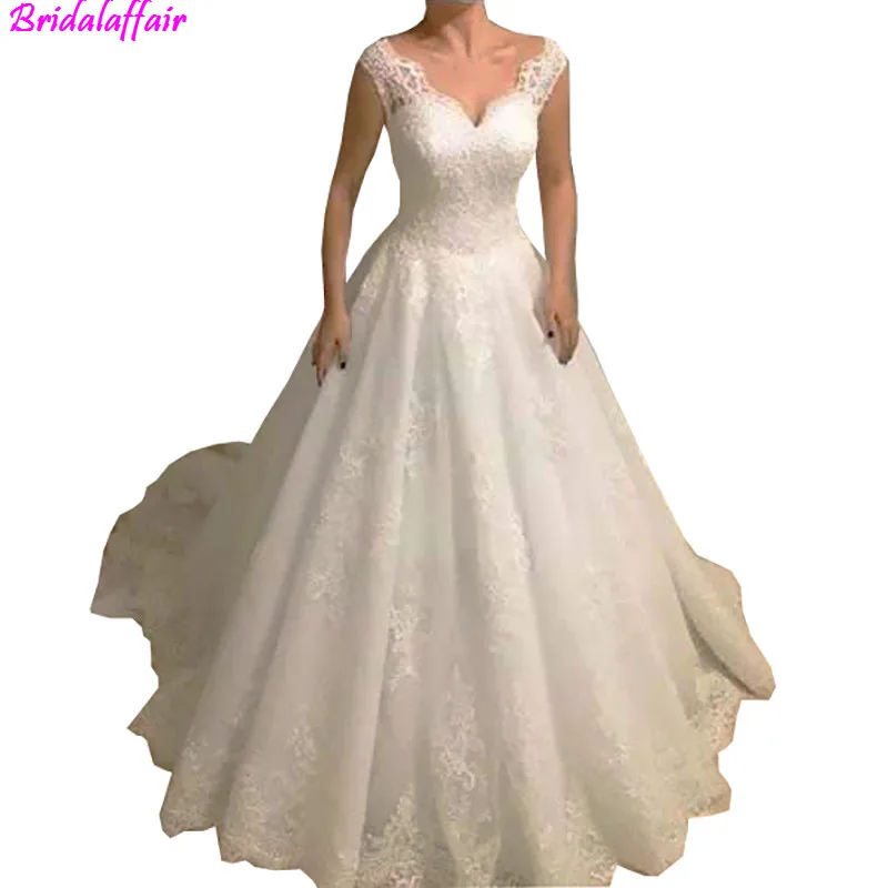 2019 Elegant A-Line Appliques Wedding Dresses V Neck Open Back With Lace Up For Bridal Customized Long Tulle Bridal Gowns
2019 Elegant A-Line Appliques Wedding Dresses V Neck Open Back With Lace Up For Bridal Customized Long Tulle Bridal Gowns