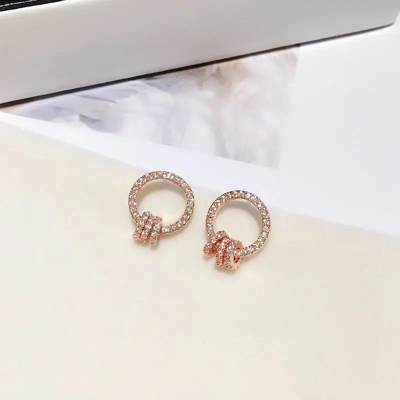 Exquisite Circle Charms Round Stud Earrings Rose Gold Color Cubic Zirconia Micro Paved Earrings for Women
Exquisite Circle Charms Round Stud Earrings Rose Gold Color Cubic Zirconia Micro Paved Earrings for Women
