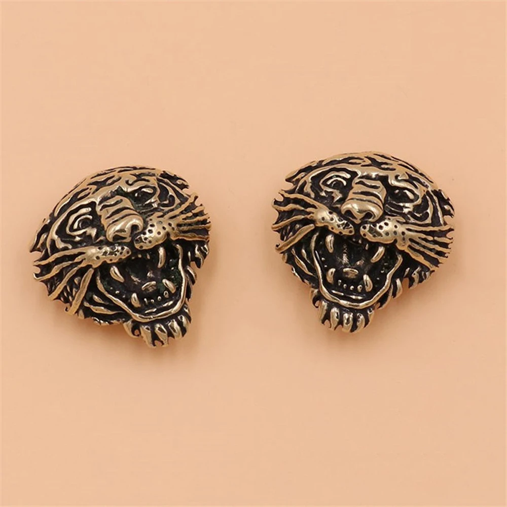 5 pcs Solid brass tiger head design conchos screwback rivets leather craft bag wallet garment decoration
5 pcs Solid brass tiger head design conchos screwback rivets leather craft bag wallet garment decoration