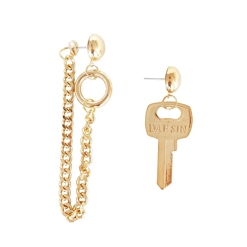 Earrings key asymmetric geometry chain design modelling chic fashion and personality exaggerated earrings
Earrings key asymmetric geometry chain design modelling chic fashion and personality exaggerated earrings