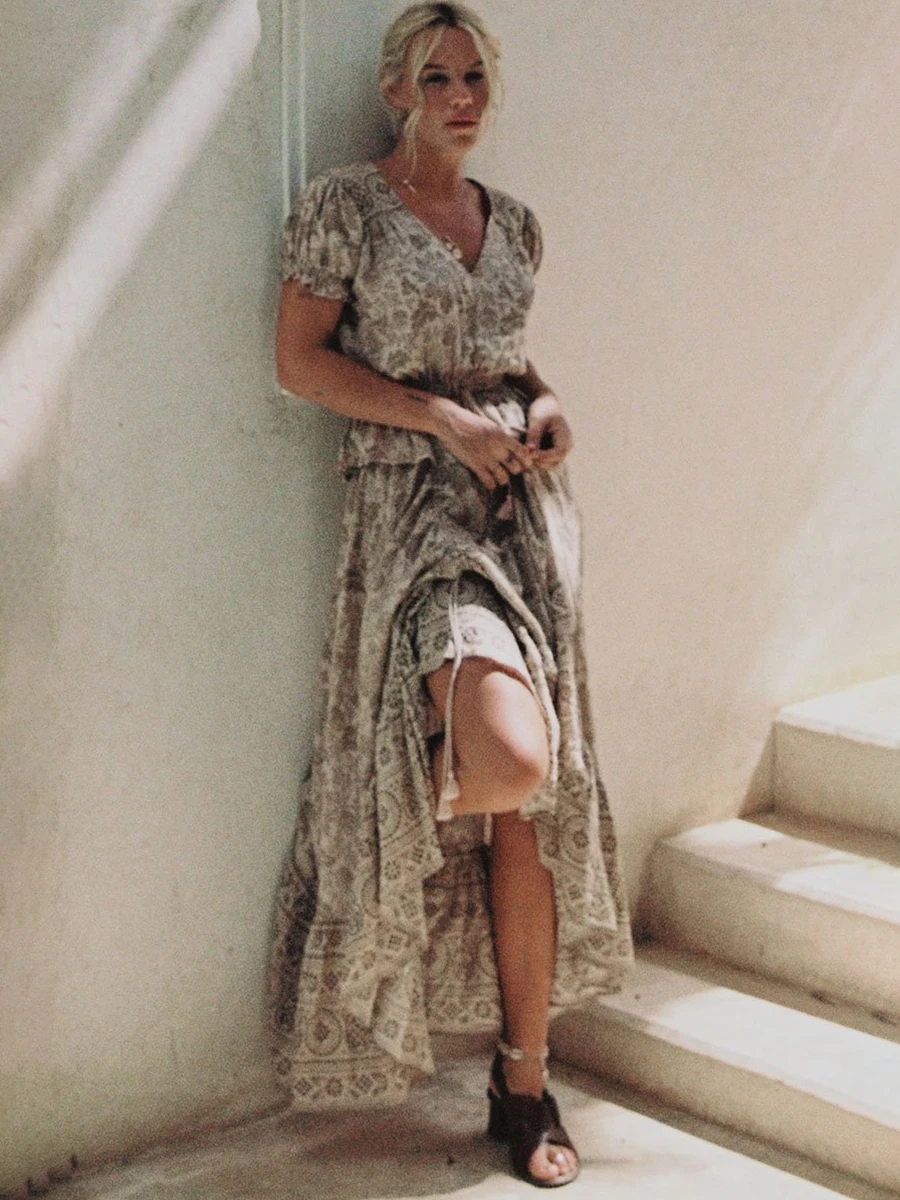 Lioness Ruched Maxi Skirt Women Summer Floral Print High Waist Chic Long Skirts 2019 Vintage Beach Hippie Boho Loose Skirts
Lioness Ruched Maxi Skirt Women Summer Floral Print High Waist Chic Long Skirts 2019 Vintage Beach Hippie Boho Loose Skirts