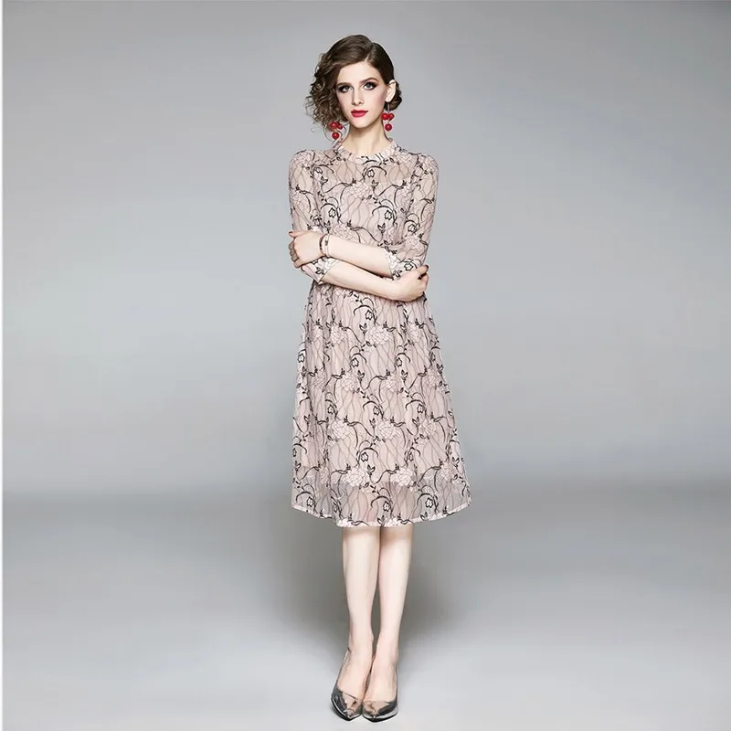 New 2019 Autumn Fashion Luxury Floral Embroidery Lace Dress Women Elegant O-Neck Slim A-line Midi Dress Vestidos De Festa Femme
New 2019 Autumn Fashion Luxury Floral Embroidery Lace Dress Women Elegant O-Neck Slim A-line Midi Dress Vestidos De Festa Femme