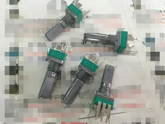 1pcs/lot 418-S1-693-HA RK097N Single Union Potentiometer B20K Shank Length 20MMF With Center Point In Stock
1pcs/lot 418-S1-693-HA RK097N Single Union Potentiometer B20K Shank Length 20MMF With Center Point In Stock