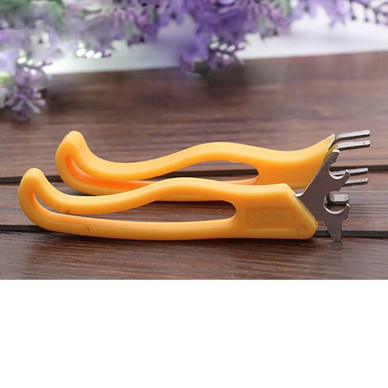 New 2Pcs/set Quick Nutcracker Walnut Pliers Sheller Home Walnut Cracker Nut Opener Kitchen Tools XOA88
New 2Pcs/set Quick Nutcracker Walnut Pliers Sheller Home Walnut Cracker Nut Opener Kitchen Tools XOA88