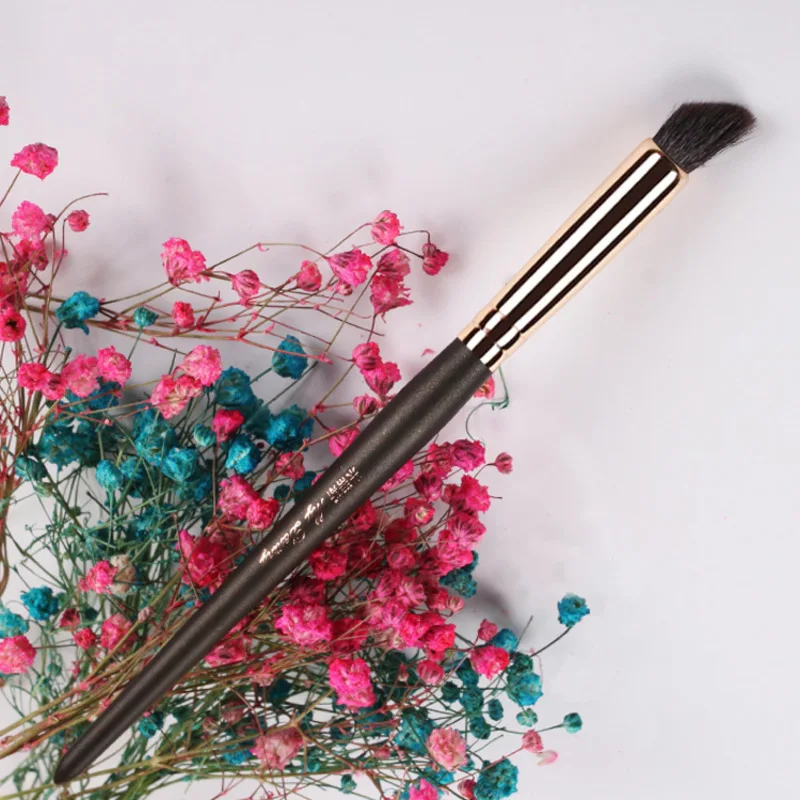 1pcs European retro magic wand beauty wooden handle soft wool horseshoe nose brush small diagonal beauty brush
1pcs European retro magic wand beauty wooden handle soft wool horseshoe nose brush small diagonal beauty brush