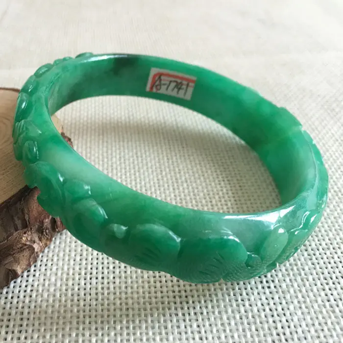 A-1741 Chinese Hand-carved Emerald Green Jadeite Jade Gems Bangle Bracelet 62mm 28% 10.13
A-1741 Chinese Hand-carved Emerald Green Jadeite Jade Gems Bangle Bracelet 62mm 28% 10.13