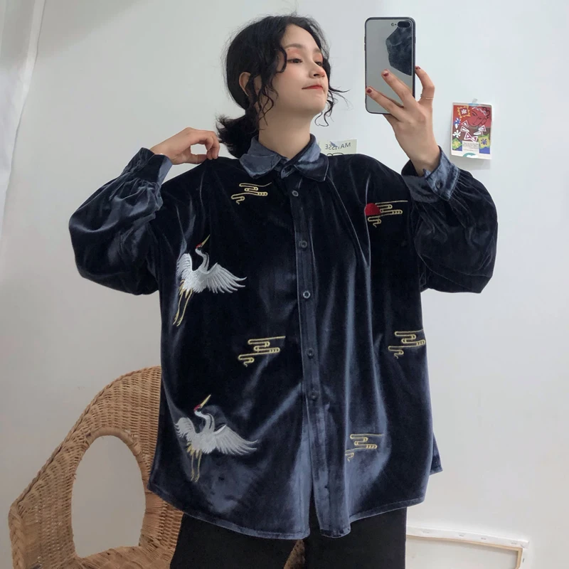 Korean Vintage Crane Embroidery Character Streetwear Women/Men Velvet Tee Top Loose Blouse Casual Long Sleeve Fashion Shirt 2019
Korean Vintage Crane Embroidery Character Streetwear Women/Men Velvet Tee Top Loose Blouse Casual Long Sleeve Fashion Shirt 2019