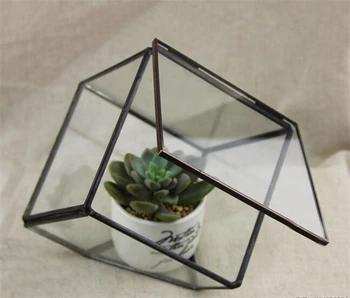 Handmade Small Glass Terrarium Cube Vase With Lid,Glass Wedding Decoration Vase, Square Air Plant Terrarium For Home Decoration 
Handmade Small Glass Terrarium Cube Vase With Lid,Glass Wedding Decoration Vase, Square Air Plant Terrarium For Home Decoration