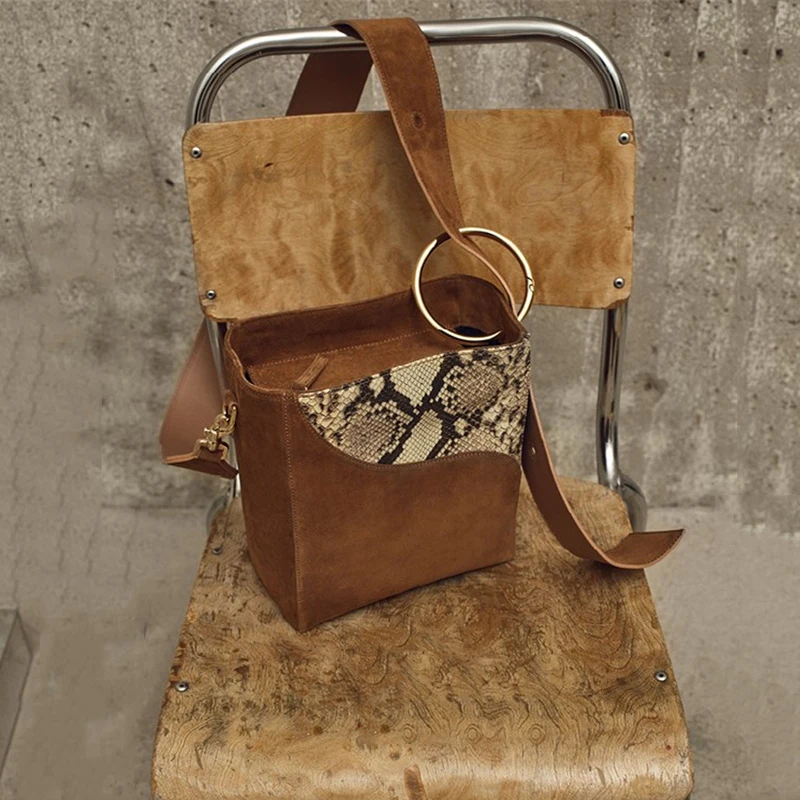 BENVICHED winter women pu Bucket bag 2019 new retro minority Ring slanting single shoulder fashion simple small Snake bag c263
BENVICHED winter women pu Bucket bag 2019 new retro minority Ring slanting single shoulder fashion simple small Snake bag c263