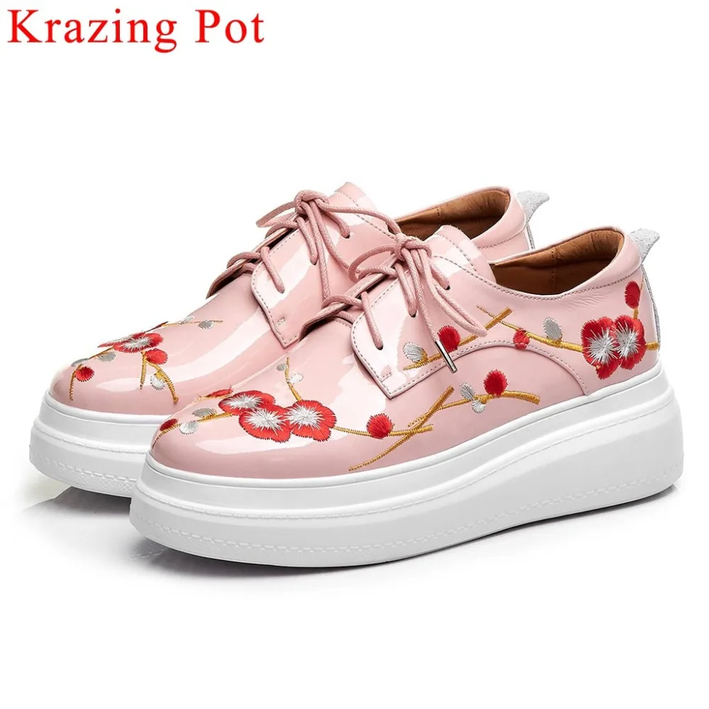 Krazing Pot flowers embroidery thick bottom lace up round toe mixed colors genuine leather loafers women vulcanized shoes L91
Krazing Pot flowers embroidery thick bottom lace up round toe mixed colors genuine leather loafers women vulcanized shoes L91