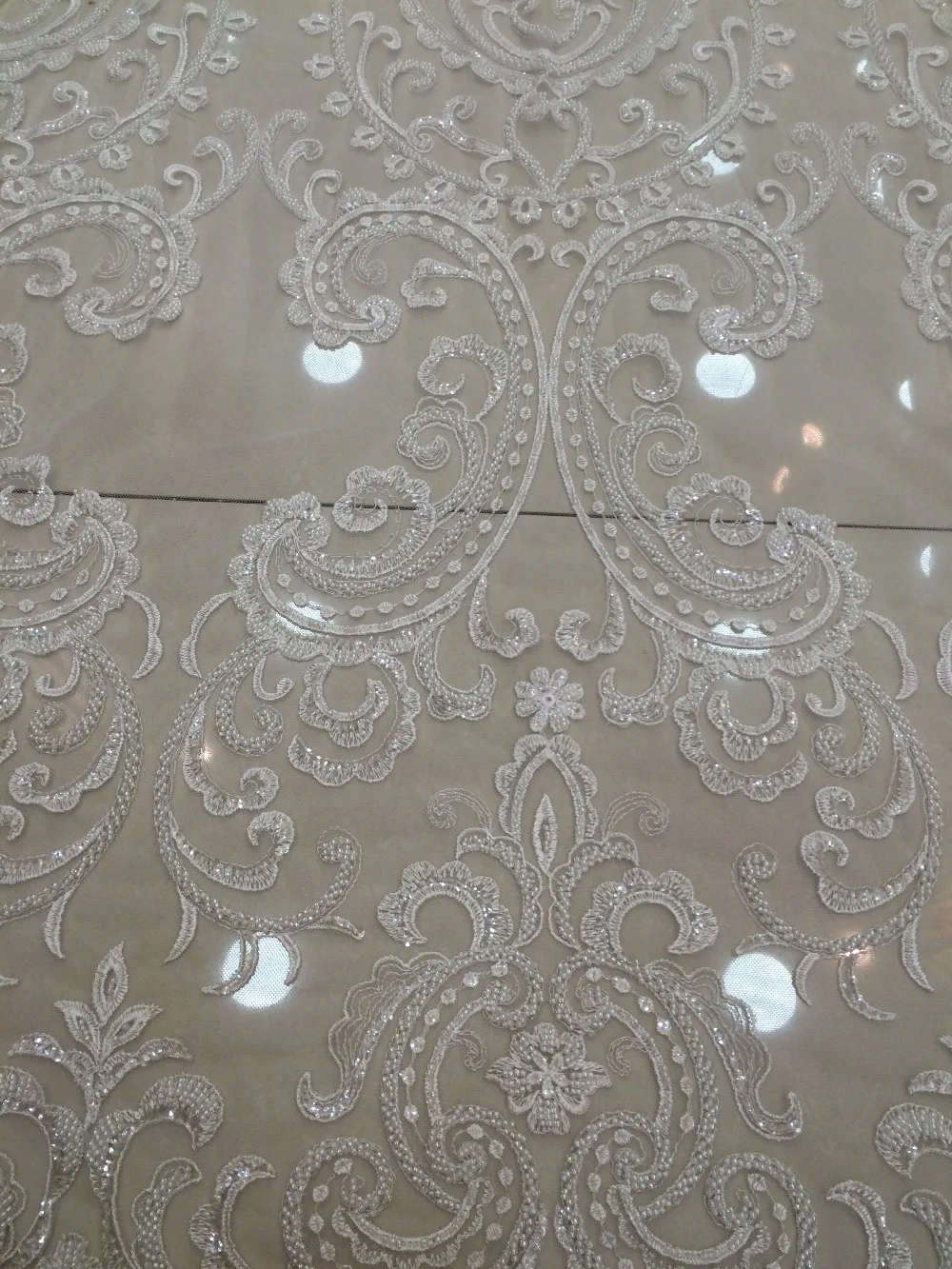 5 yards embroidery net fabric best quality L-92895 newest tulle mesh lace with beads for sawing dress
5 yards embroidery net fabric best quality L-92895 newest tulle mesh lace with beads for sawing dress