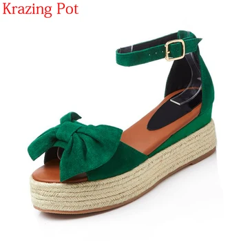 2019 Kid Suede Buckle Strap Waterproof Peep Toe Straw Decoration Butterfly-knot Thick Bottom Dating Wedding Wedge Sandals L36
2019 Kid Suede Buckle Strap Waterproof Peep Toe Straw Decoration Butterfly-knot Thick Bottom Dating Wedding Wedge Sandals L36