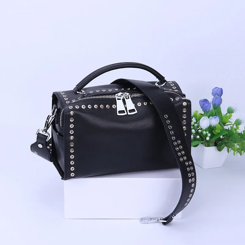 Luxury brand fashion pillow shape Genuine Leather women messenger bags Shoulder fashion rock and punk personality women handbag
Luxury brand fashion pillow shape Genuine Leather women messenger bags Shoulder fashion rock and punk personality women handbag