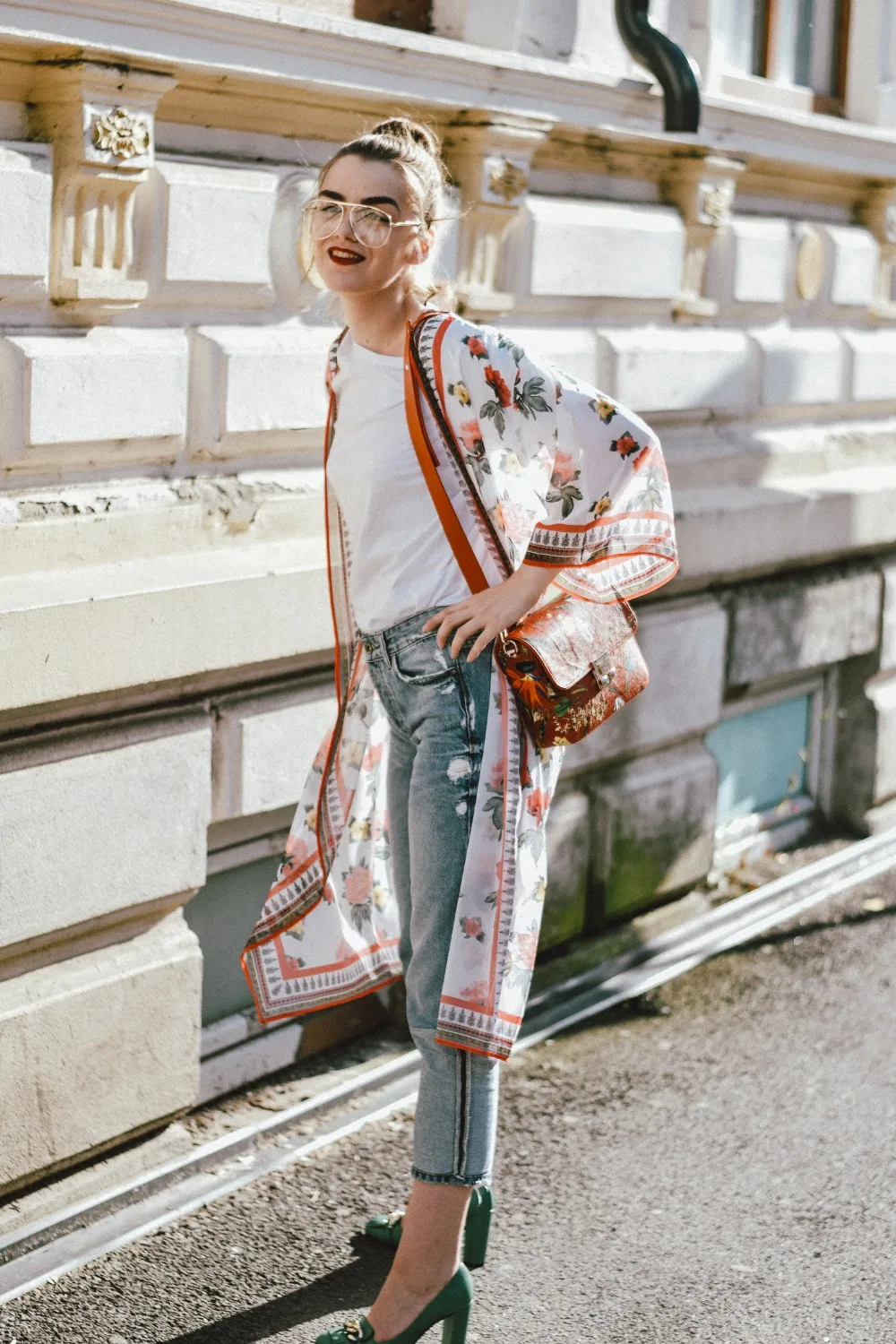 Floral-kimono-two-tone-boyfriend-jeans-green-gucci-pumps-floral-coral-bag-clear-lens-glasses-andreea-birsan-couturezilla-cute-summer-outfit-14