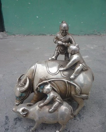 Old 18c Tibet Silver Statue/ Sculpture---cowboy Playing With Two Ox, Nice Carving,best Collection&adornment,fast Shipping 
Old 18c Tibet Silver Statue/ Sculpture---cowboy Playing With Two Ox, Nice Carving,best Collection&adornment,fast Shipping