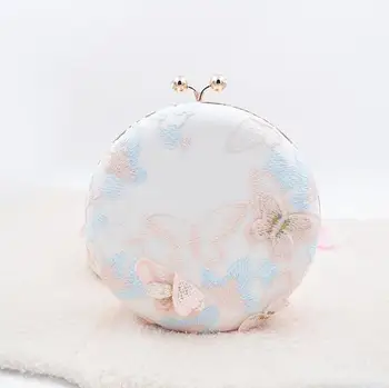Angelatracy 2018 Embroidery Butterfly Fresh Metal Frame Handmade 3D Lace Summer Lady Tassel Hasp Crossbody Shoulder Circular Bag
Angelatracy 2018 Embroidery Butterfly Fresh Metal Frame Handmade 3D Lace Summer Lady Tassel Hasp Crossbody Shoulder Circular Bag