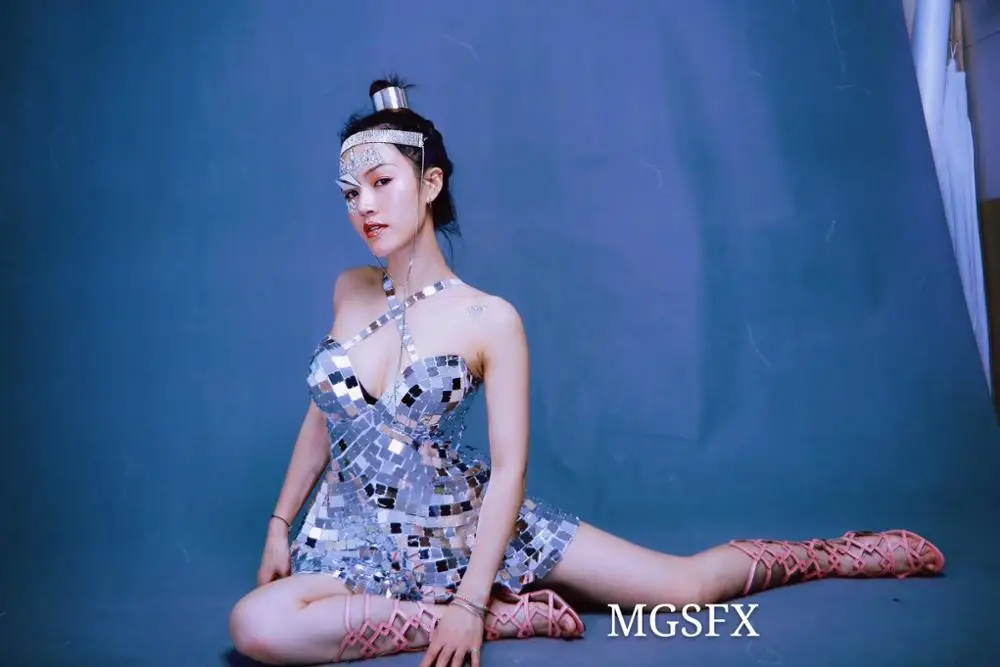 sexy women Mirror jumpsuits Girls Mirror costumes for nightclub stage performance
sexy women Mirror jumpsuits Girls Mirror costumes for nightclub stage performance