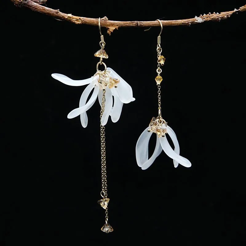 Trendy Acrylic Ethnic Plant Women Dangle Earrings long Shell Flower Long Tassel Dangle Earrings For Women Drops Earrings 2020
Trendy Acrylic Ethnic Plant Women Dangle Earrings long Shell Flower Long Tassel Dangle Earrings For Women Drops Earrings 2020