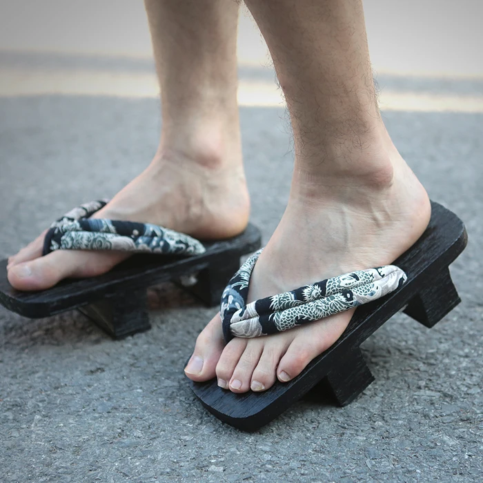 size 35-46 Summer Sandals Japanese Geta Wooden Clogs Slippers Cosplay Mens Bench Geta SandalsFlat Heel Cosplay Flip Flops Shoe
size 35-46 Summer Sandals Japanese Geta Wooden Clogs Slippers Cosplay Mens Bench Geta SandalsFlat Heel Cosplay Flip Flops Shoe