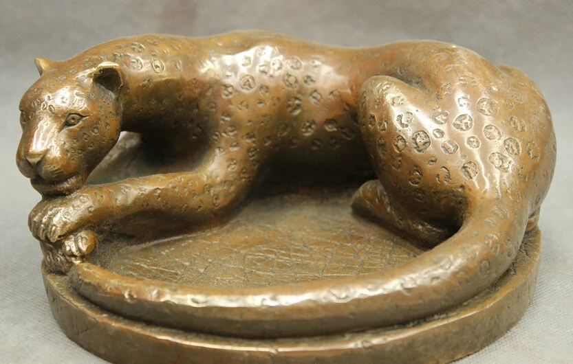 S3060 Folk Chinese Bronze Copper Wild Lying Spotted Leopard Panther Statue Ashtray D0317
S3060 Folk Chinese Bronze Copper Wild Lying Spotted Leopard Panther Statue Ashtray D0317